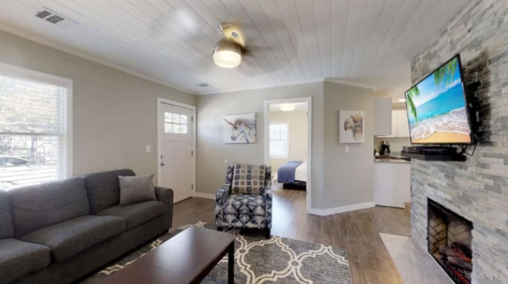 3 BR Candy Apple Cottage